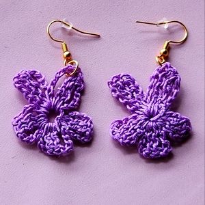 Purple crochet daisy earrings 💜